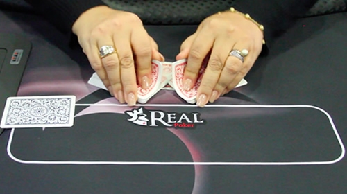 [VIDEO] Aprenda embaralhar como um dealer crupiê profissional de Poker
